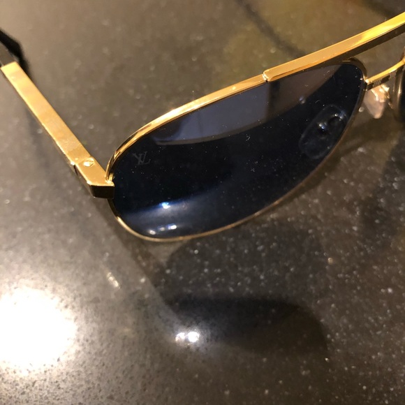 Louis Vuitton Sunglasses - Picture 3 of 4